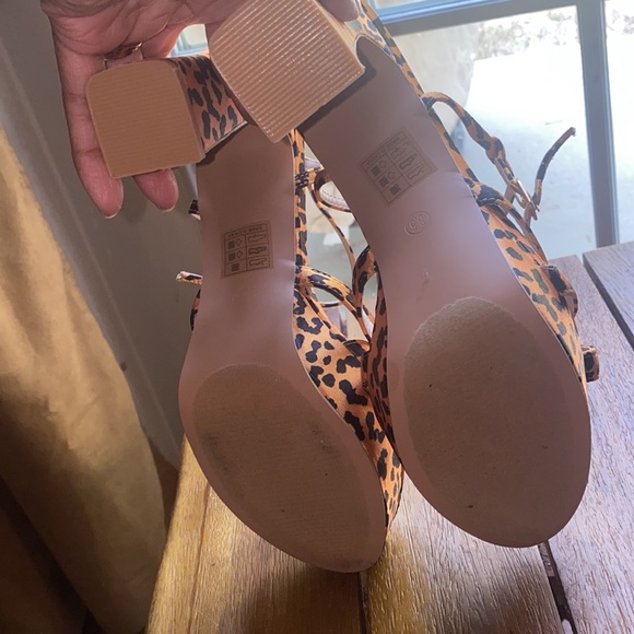 Cheetah print heeled shoes - Picture 7 of 7
